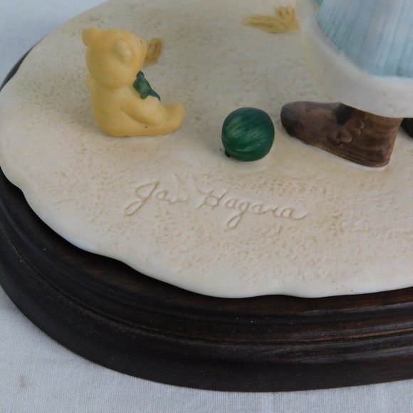 Jan Hagara Signature Collection Heirloom Tradition Holly 1984 H3026 Box Included - Picture 5 of 12